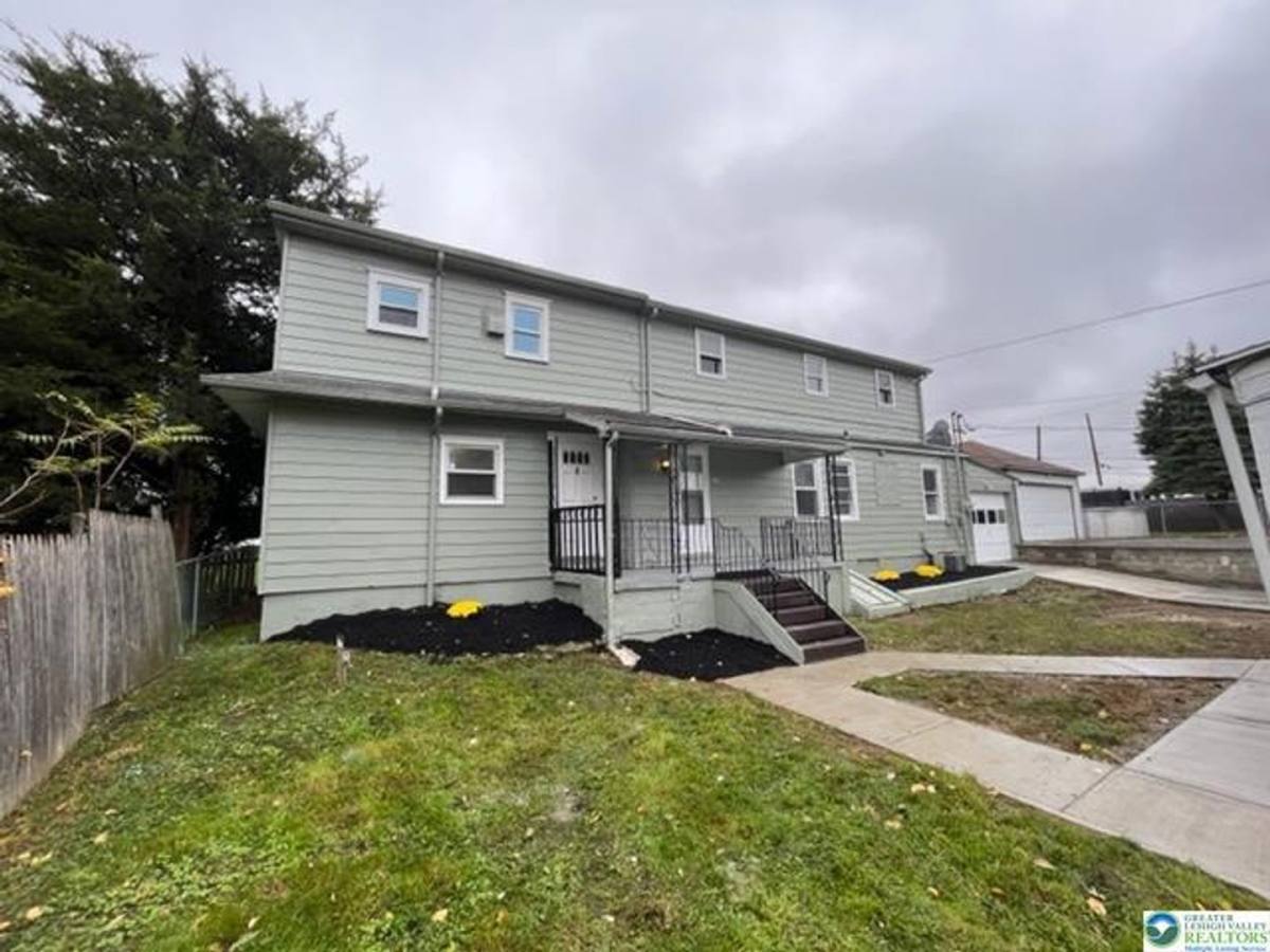 Apartment for rent at 1240 Pembroke Rd, Bethlehem, PA 18017