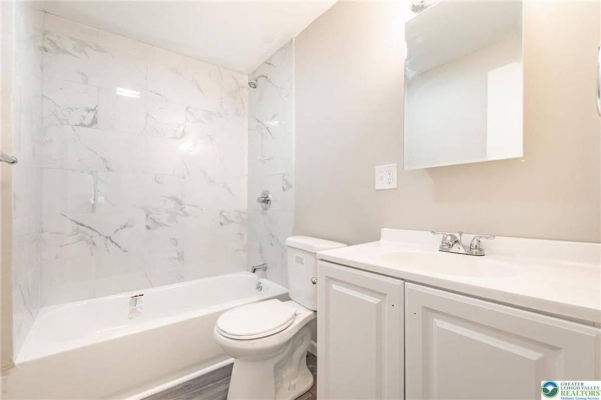 Apartment for rent at 1240 Pembroke Rd, Bethlehem, PA 18017