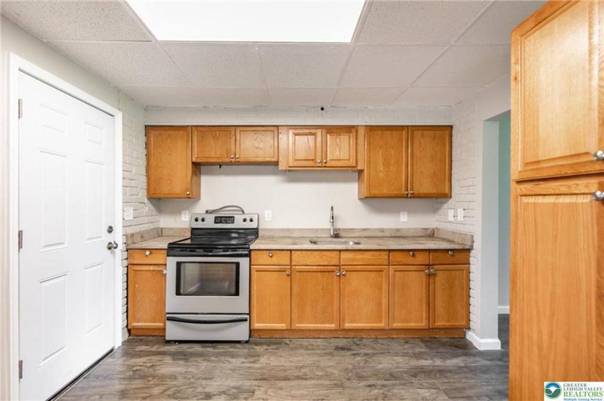 Apartment for rent at 1240 Pembroke Rd, Bethlehem, PA 18017