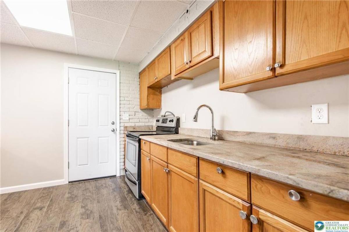 Apartment for rent at 1240 Pembroke Rd, Bethlehem, PA 18017