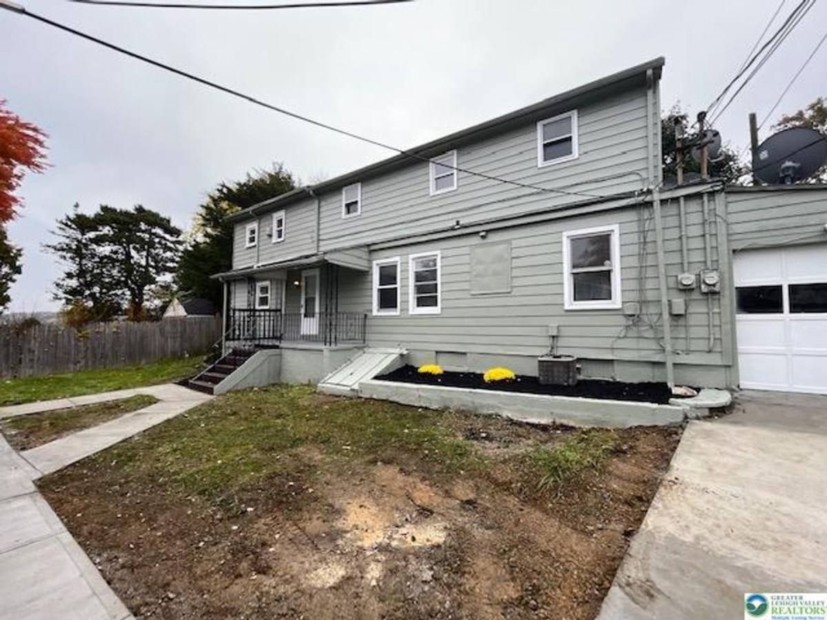 Apartment for rent at 1240 Pembroke Rd, Bethlehem, PA 18017