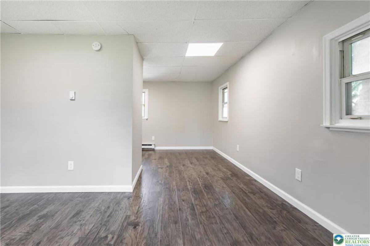 Apartment for rent at 1240 Pembroke Rd, Bethlehem, PA 18017