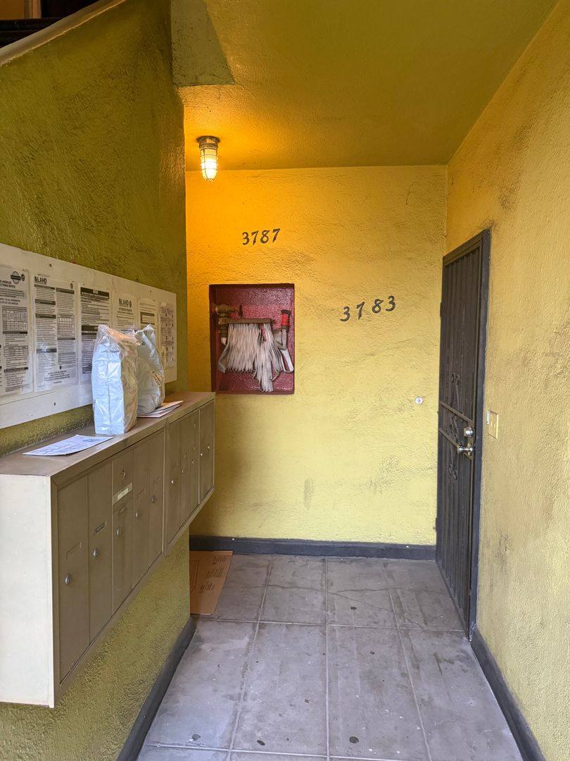 Apartment for rent at 3781-3789 1 2 W, Los Angeles, CA 90019