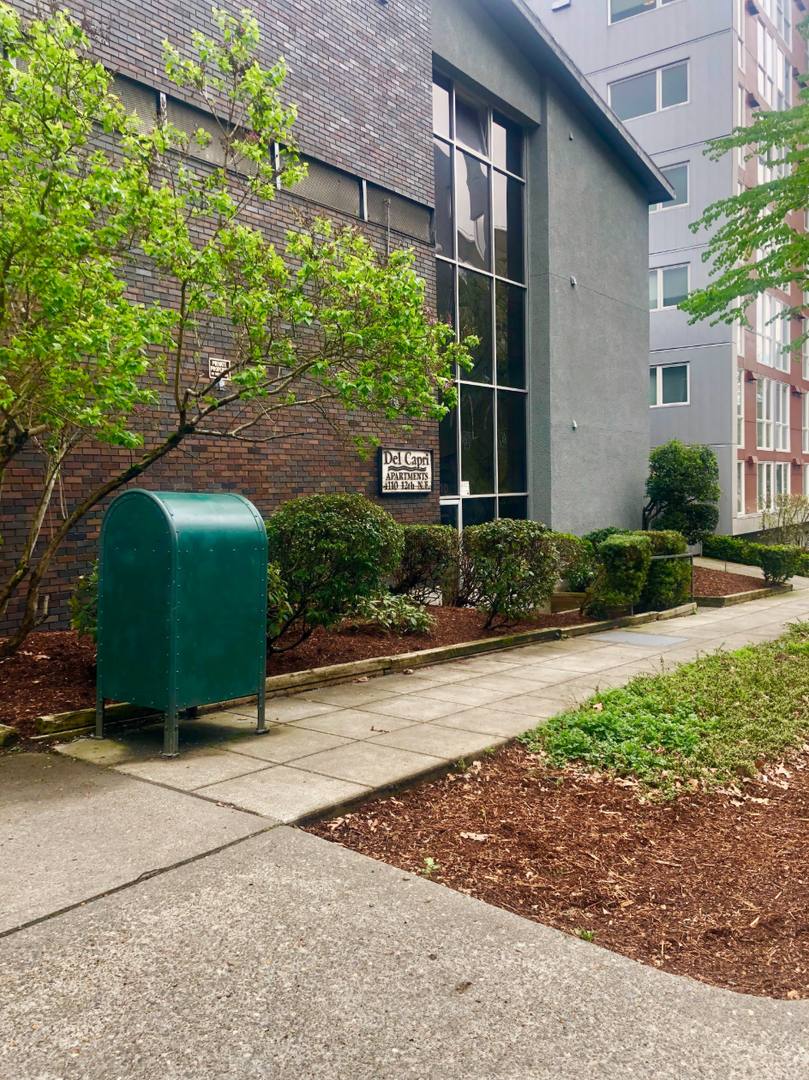 Apartment for rent at Del Capri, 4110 12th Ave NE, Seattle, WA 98105