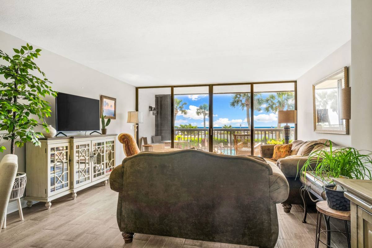 Apartment for rent at 4141 Ocean Dr, Vero Beach, FL 32963