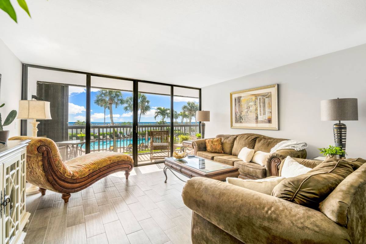 Apartment for rent at 4141 Ocean Dr, Vero Beach, FL 32963
