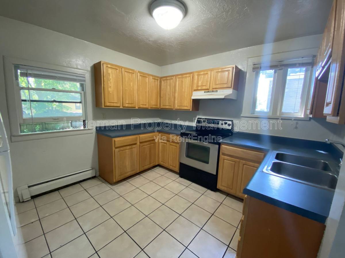 Apartment for rent at 431 W Vine St, Kalamazoo, MI 49001