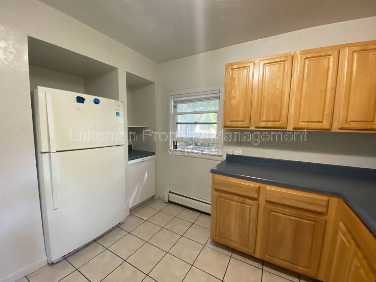 Apartment for rent at 431 W Vine St, Kalamazoo, MI 49001