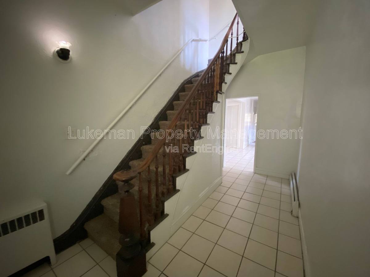 Apartment for rent at 431 W Vine St, Kalamazoo, MI 49001