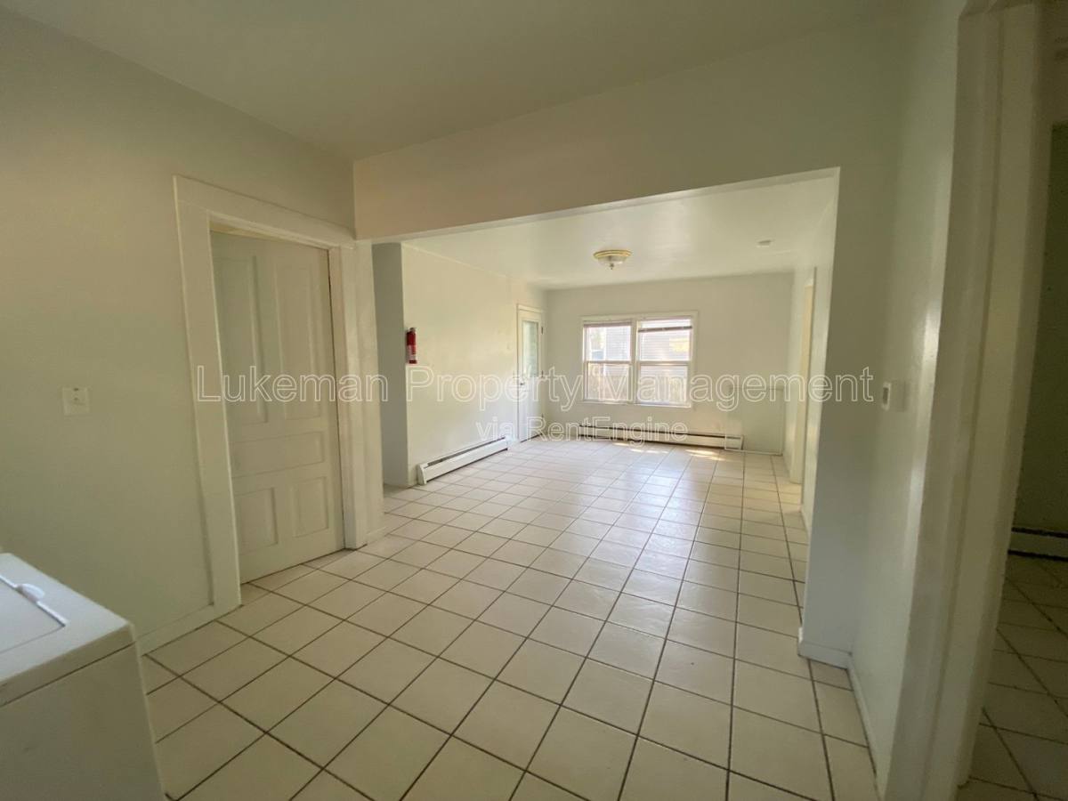 Apartment for rent at 431 W Vine St, Kalamazoo, MI 49001