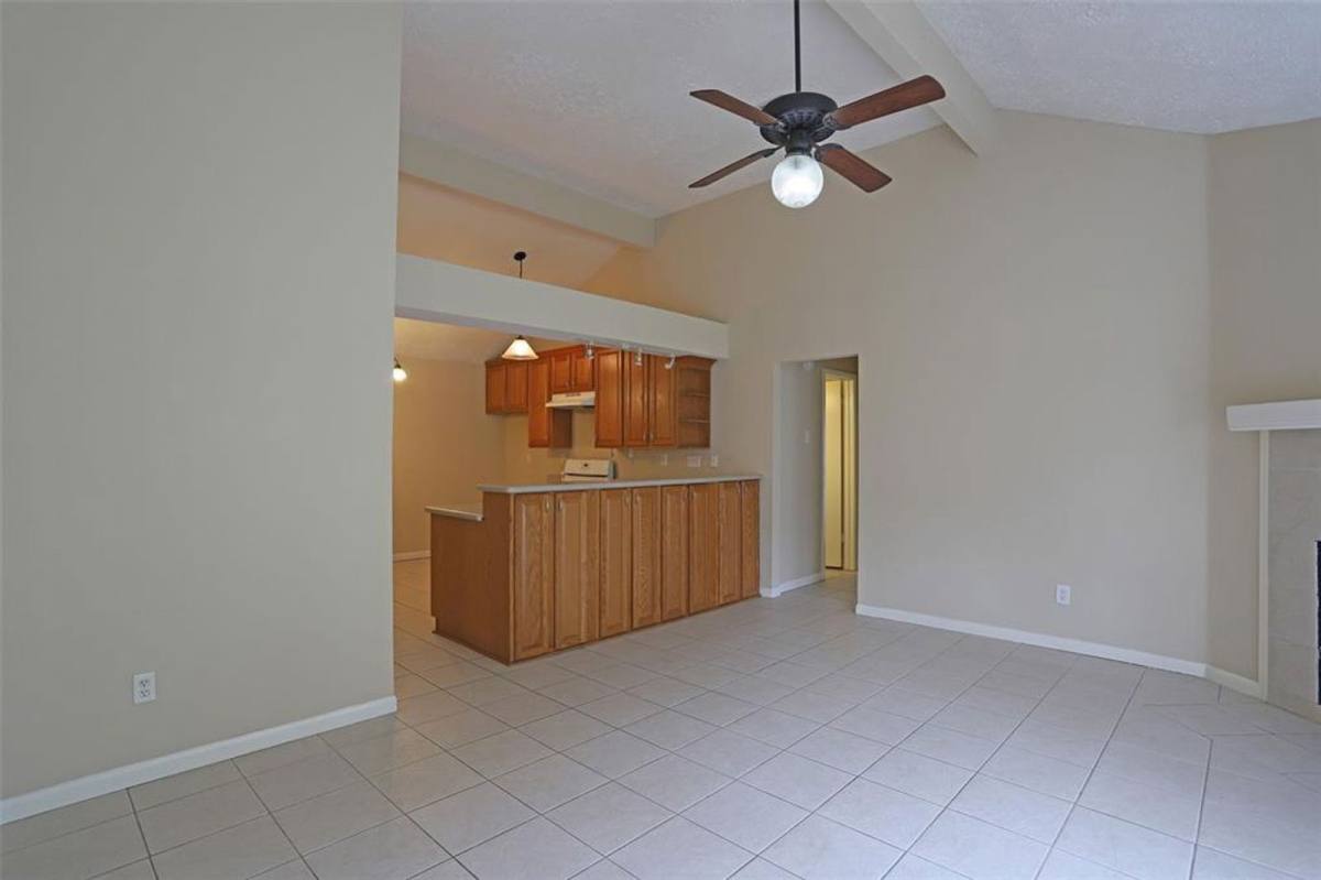 House for rent at 11011 Shadowfield Dr, Houston, TX 77064