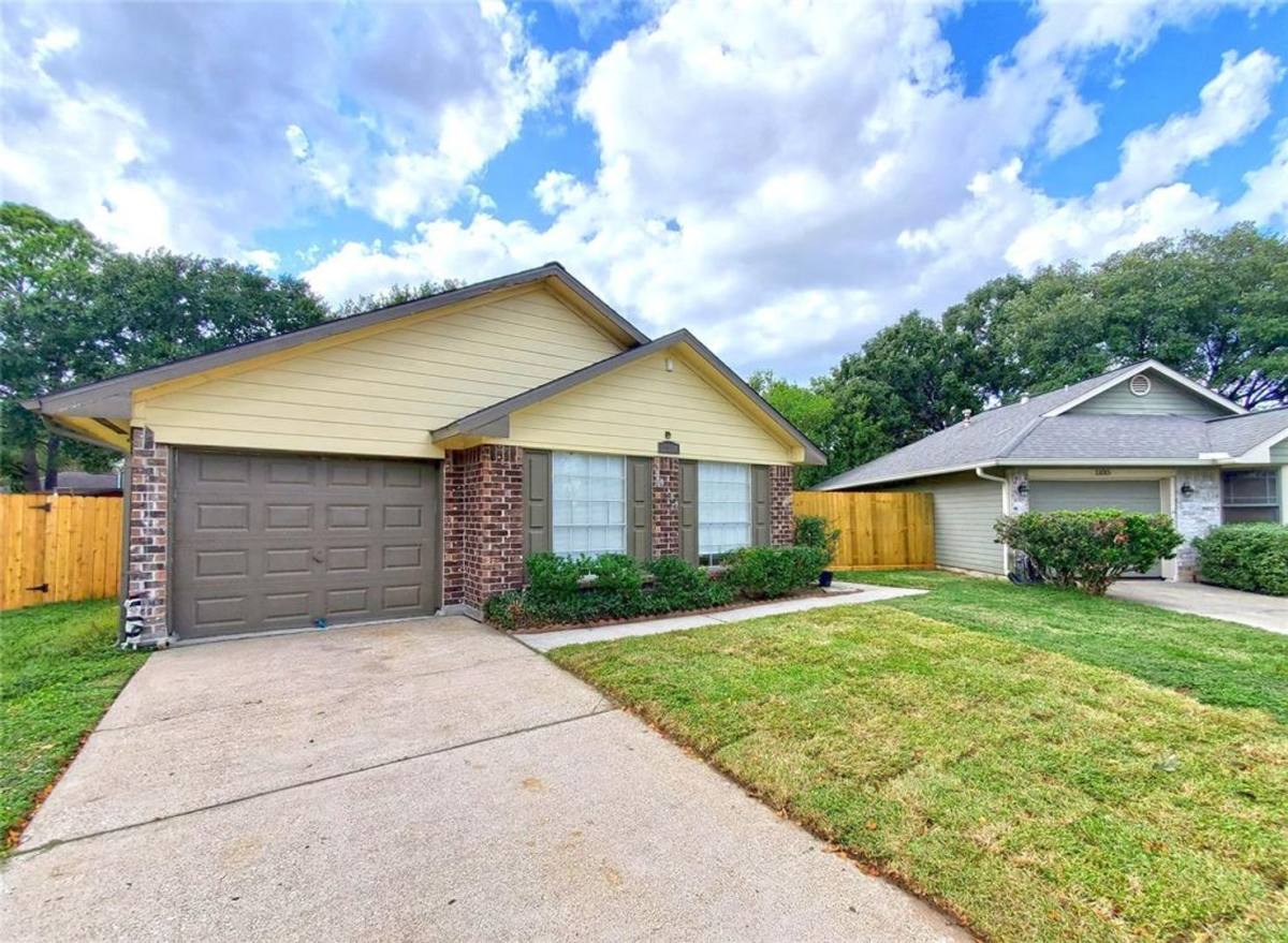House for rent at 11011 Shadowfield Dr, Houston, TX 77064