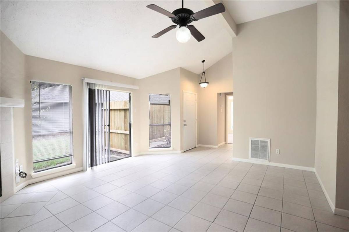 House for rent at 11011 Shadowfield Dr, Houston, TX 77064