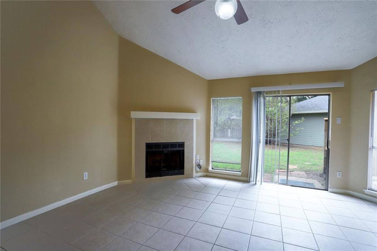 House for rent at 11011 Shadowfield Dr, Houston, TX 77064