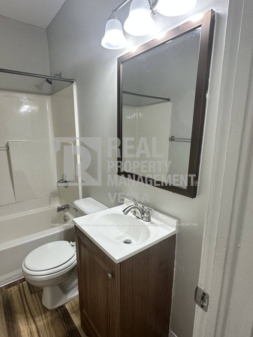 House for rent at 1076 Carlisle Ave, Macon, GA 31204