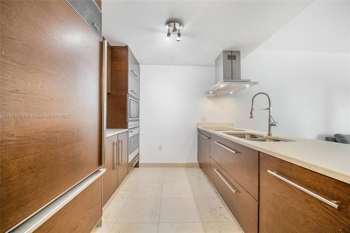 Apartment for rent at 495 Brickell Ave, Miami, FL 33131