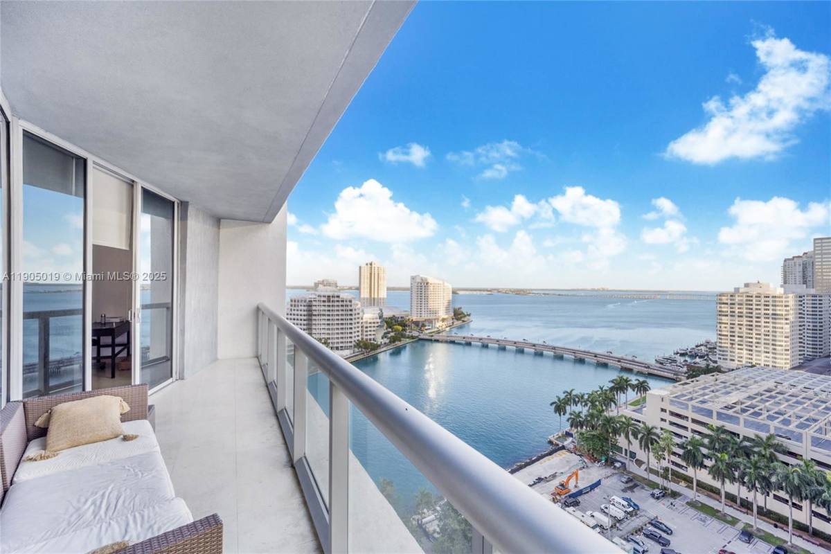Apartment for rent at 495 Brickell Ave, Miami, FL 33131