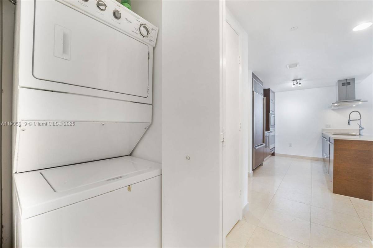 Apartment for rent at 495 Brickell Ave, Miami, FL 33131
