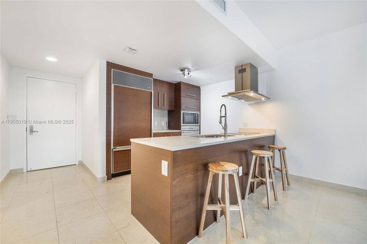 Apartment for rent at 495 Brickell Ave, Miami, FL 33131