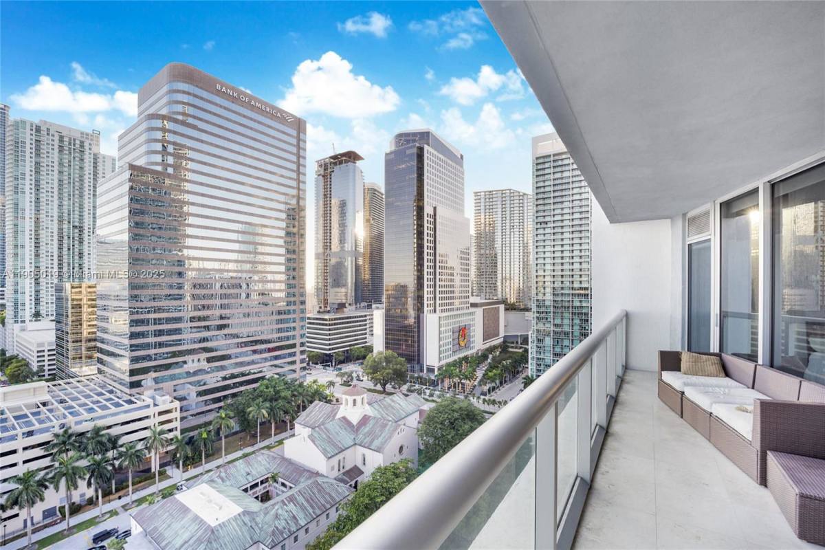Apartment for rent at 495 Brickell Ave, Miami, FL 33131