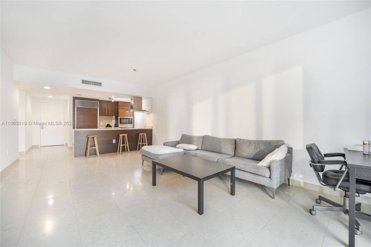Apartment for rent at 495 Brickell Ave, Miami, FL 33131