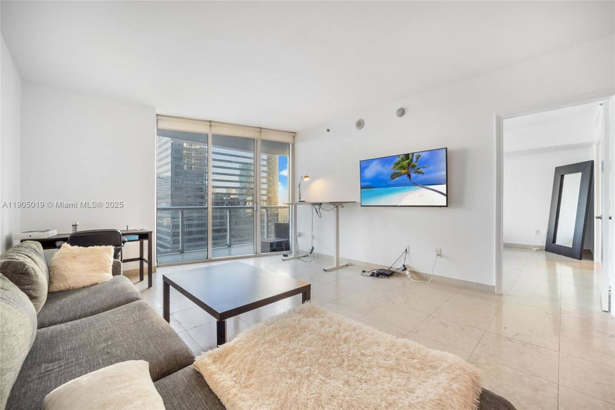 Apartment for rent at 495 Brickell Ave, Miami, FL 33131