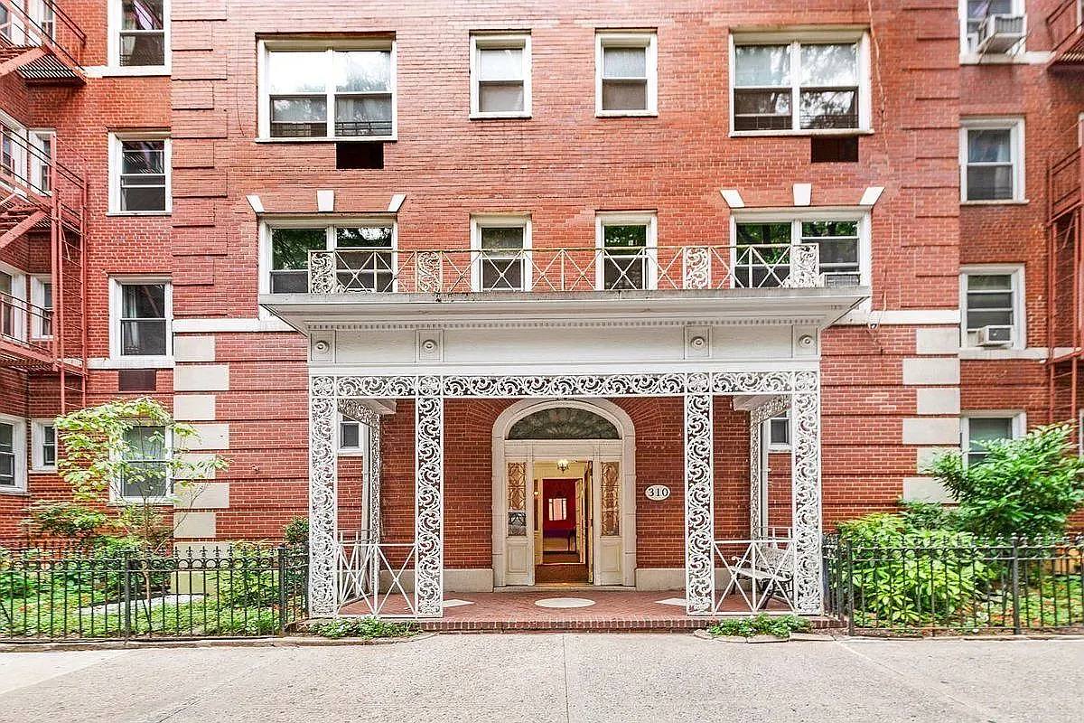 Apartment for rent at 310 W 55th St #1L, New York, NY 10019