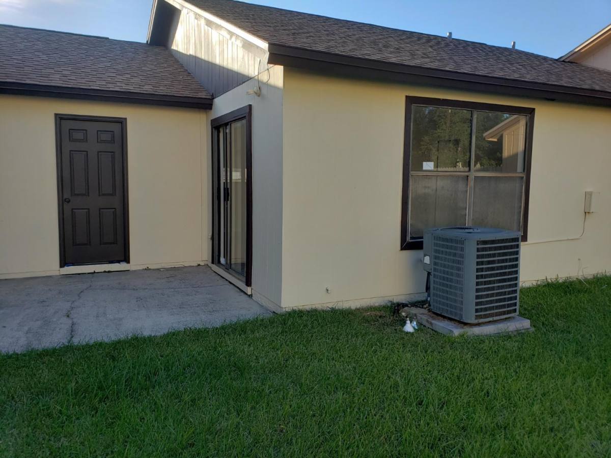 Townhouse for rent at 10709 Meadowlea Circle W, Jacksonville, FL 32218
