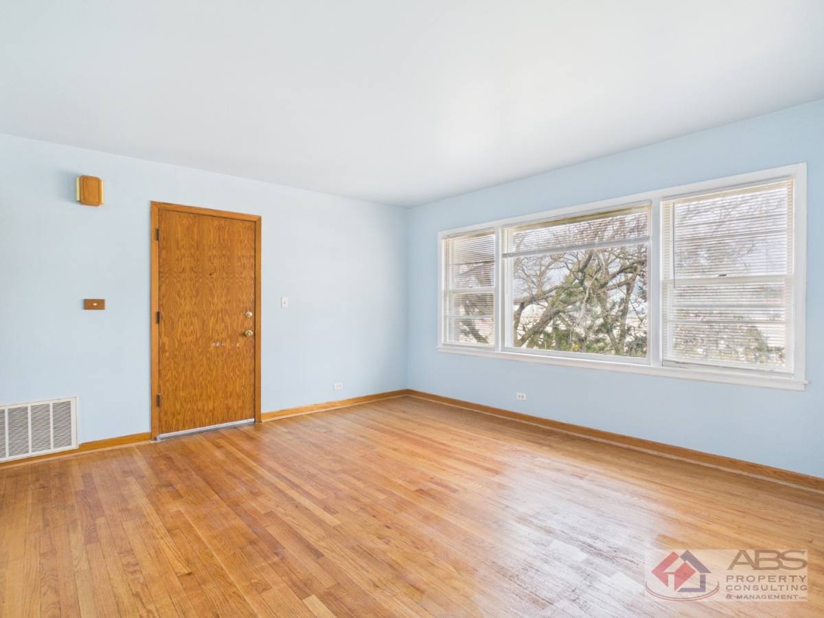 Apartment for rent at 755 Dulles Rd E, Des Plaines, IL 60016