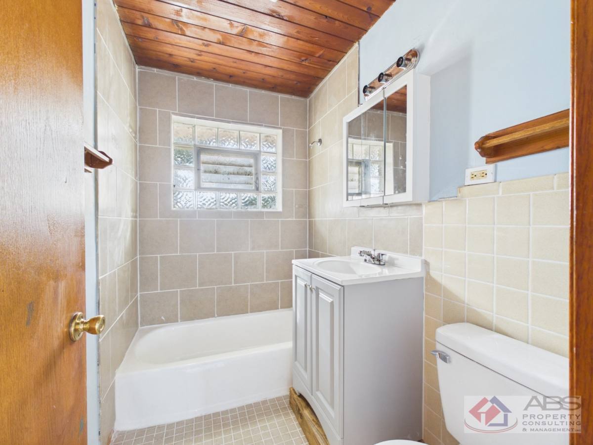 Apartment for rent at 755 Dulles Rd E, Des Plaines, IL 60016