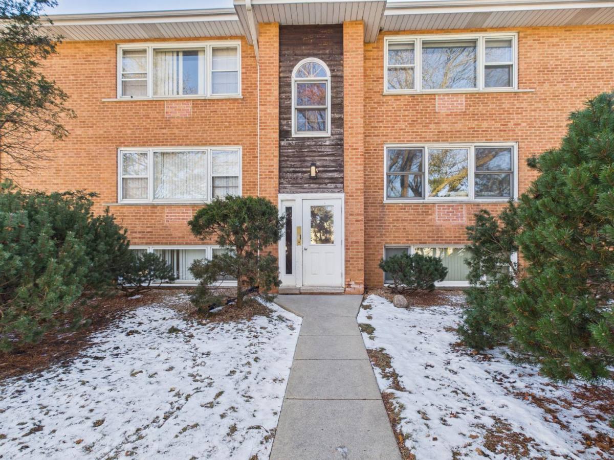 Apartment for rent at 755 Dulles Rd E, Des Plaines, IL 60016