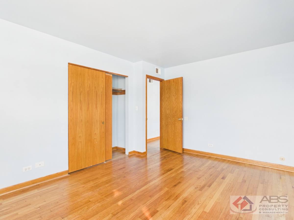 Apartment for rent at 755 Dulles Rd E, Des Plaines, IL 60016
