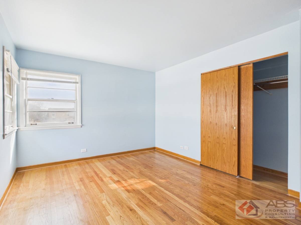 Apartment for rent at 755 Dulles Rd E, Des Plaines, IL 60016