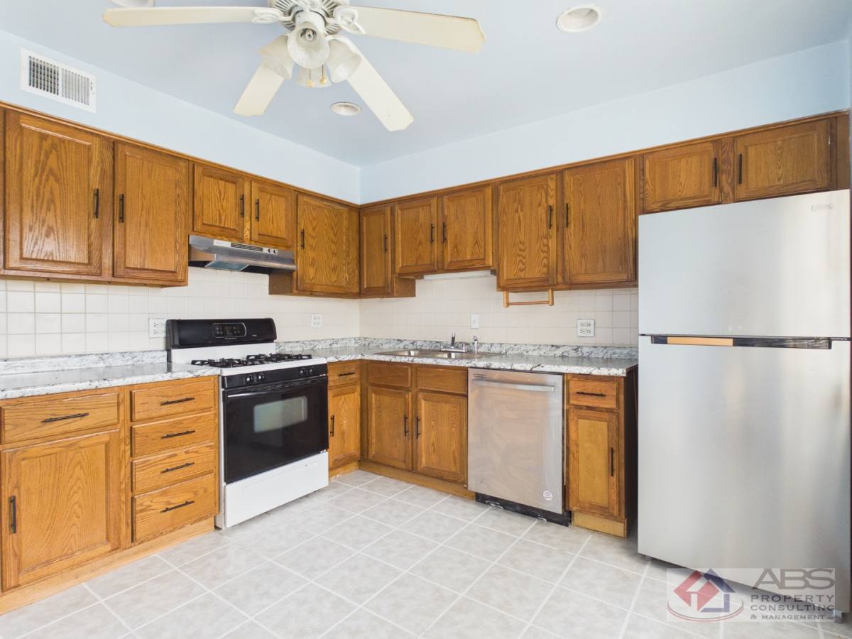 Apartment for rent at 755 Dulles Rd E, Des Plaines, IL 60016