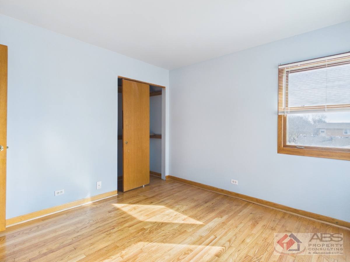 Apartment for rent at 755 Dulles Rd E, Des Plaines, IL 60016