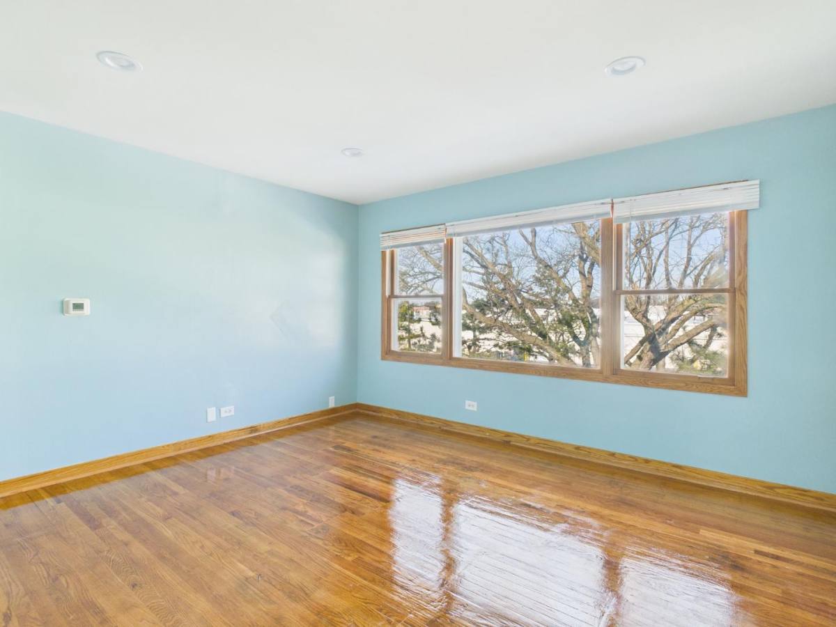 Apartment for rent at 755 Dulles Rd E, Des Plaines, IL 60016