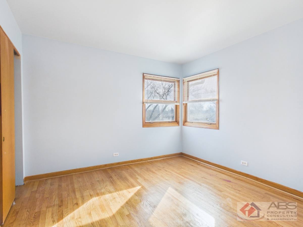 Apartment for rent at 755 Dulles Rd E, Des Plaines, IL 60016