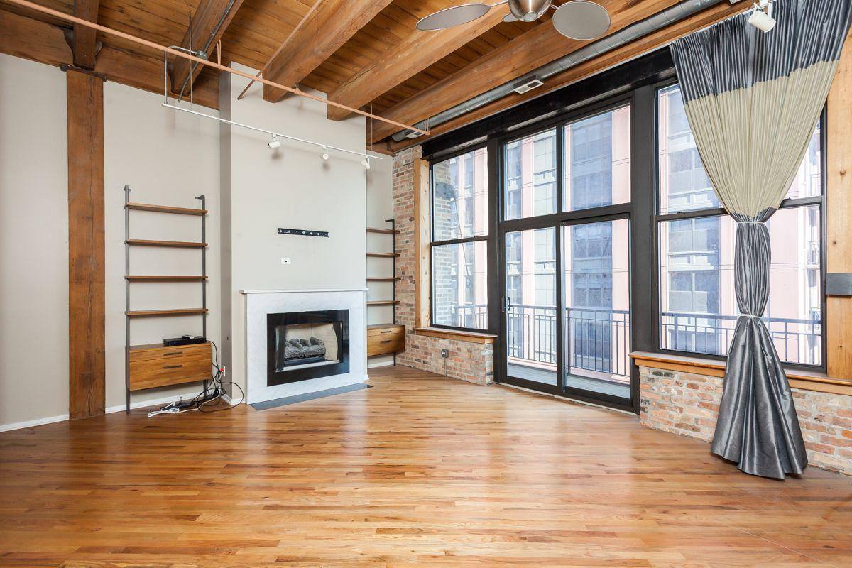 Condo for rent at 616 W Fulton St, Chicago, IL 60661