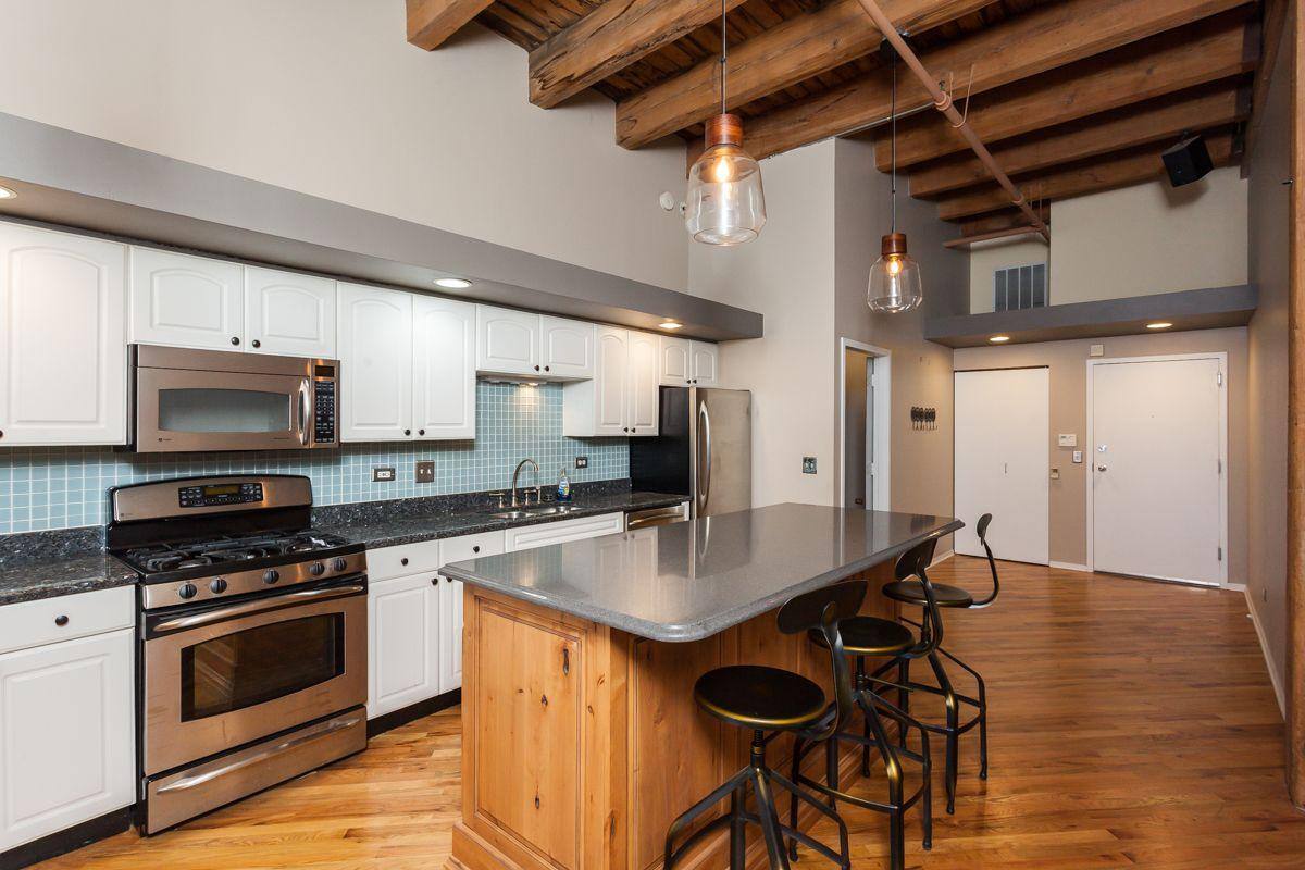 Condo for rent at 616 W Fulton St, Chicago, IL 60661