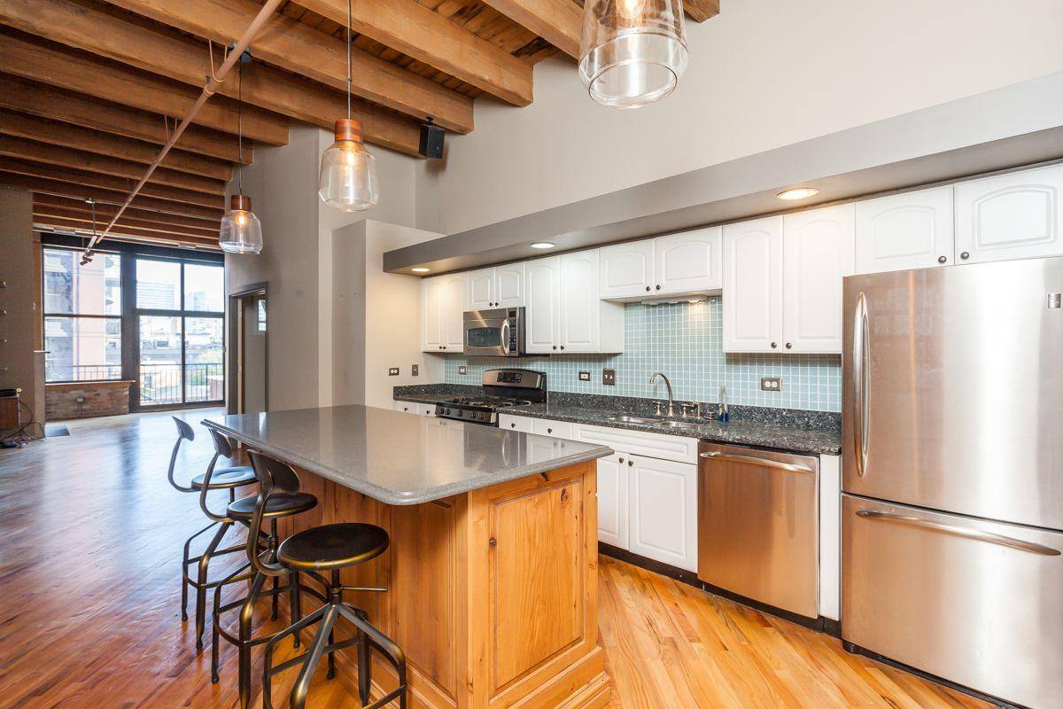 Condo for rent at 616 W Fulton St, Chicago, IL 60661