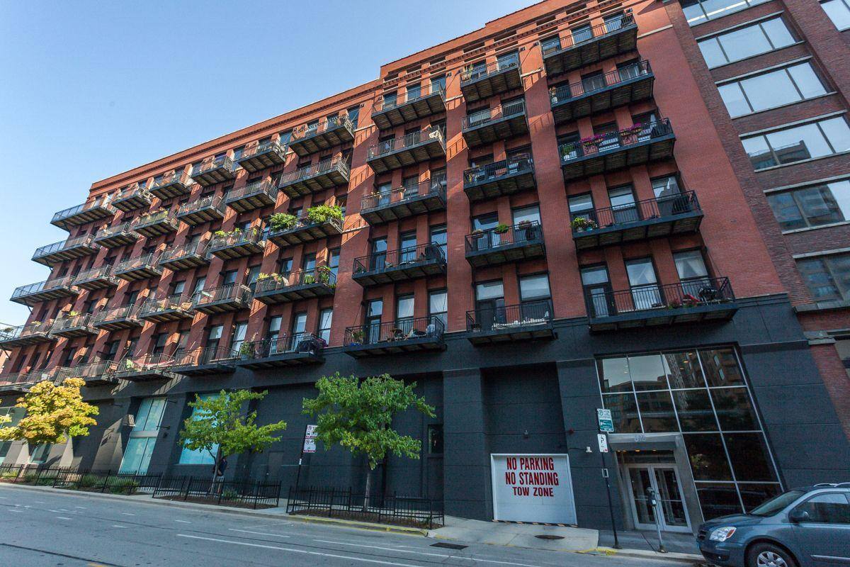 Condo for rent at 616 W Fulton St, Chicago, IL 60661