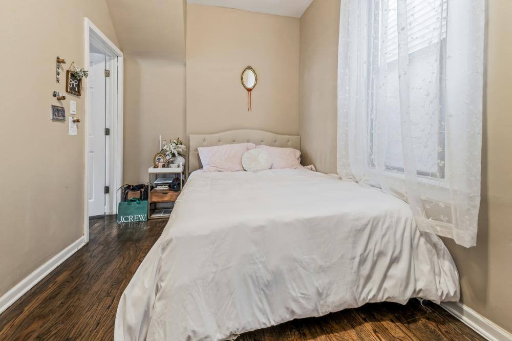 Apartment for rent at 1214 Melrose, Chicago, IL 60657