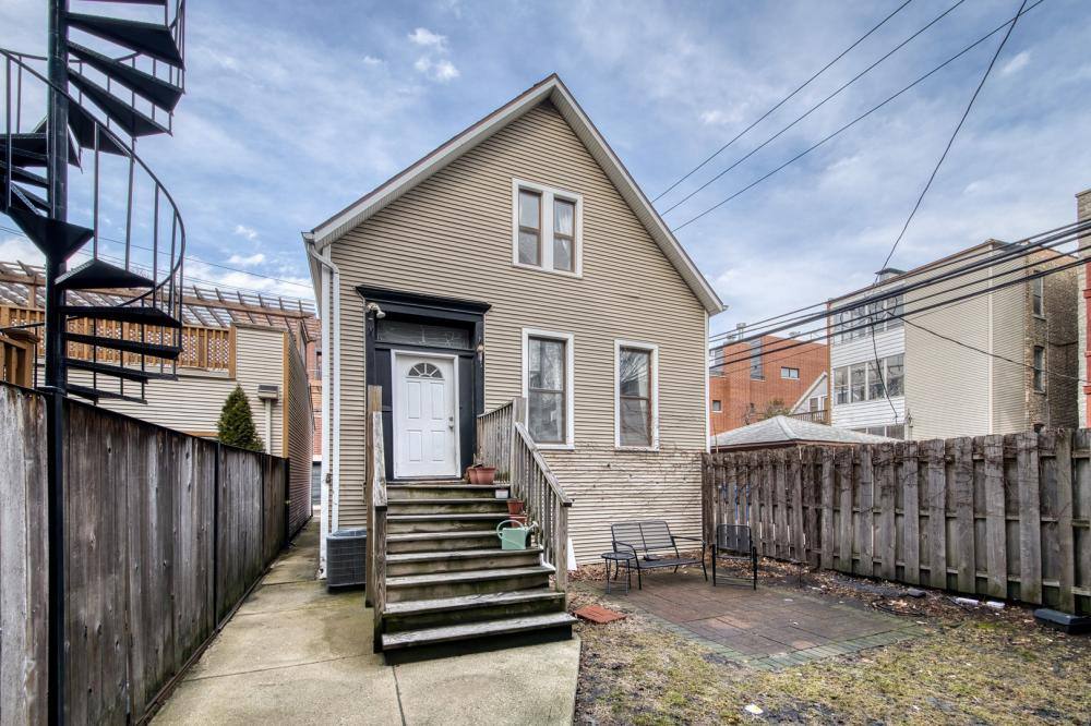 Apartment for rent at 1214 Melrose, Chicago, IL 60657