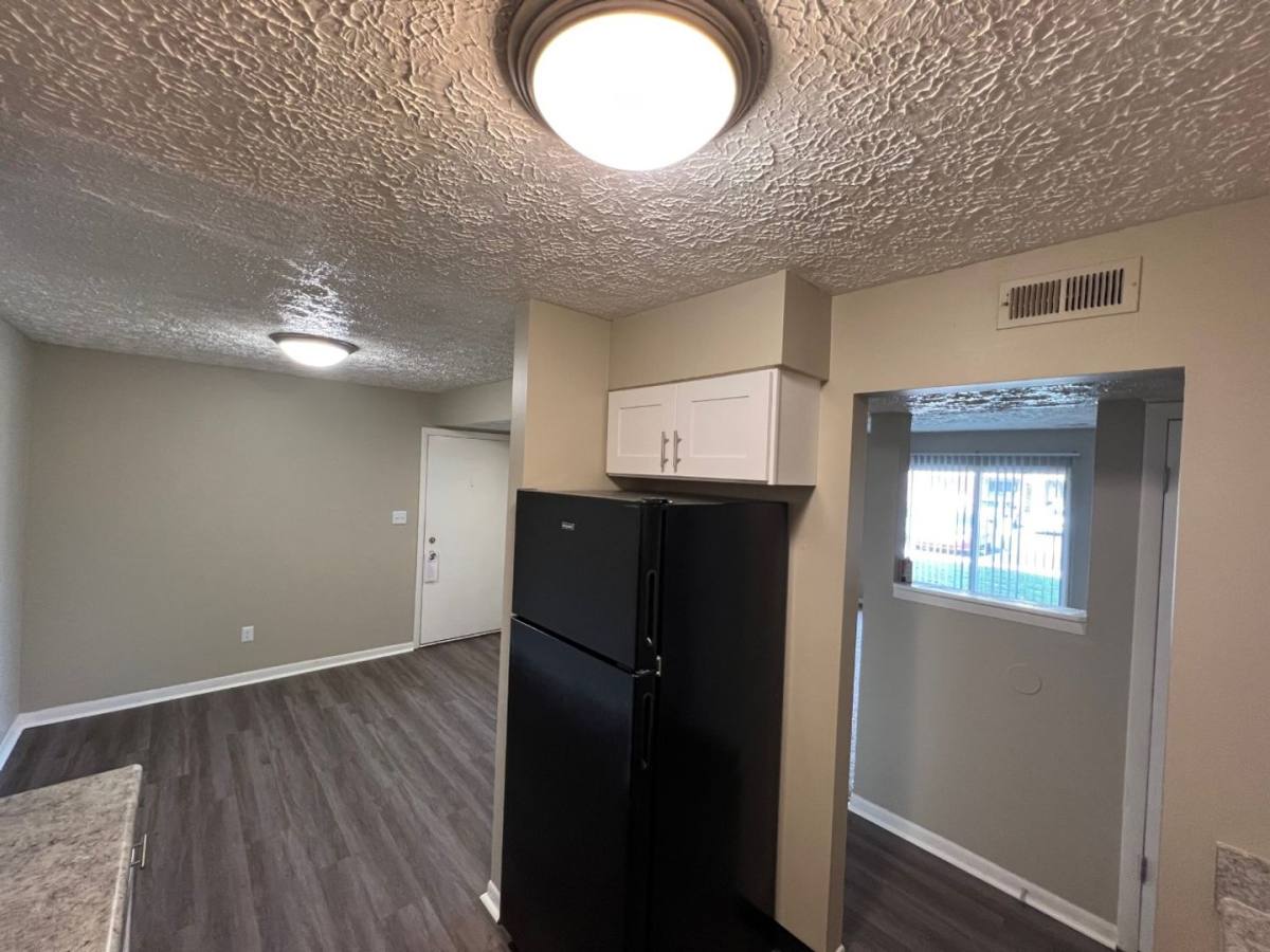Apartment for rent at 1904 S Cross Lakes Circle, Anderson, IN 46012