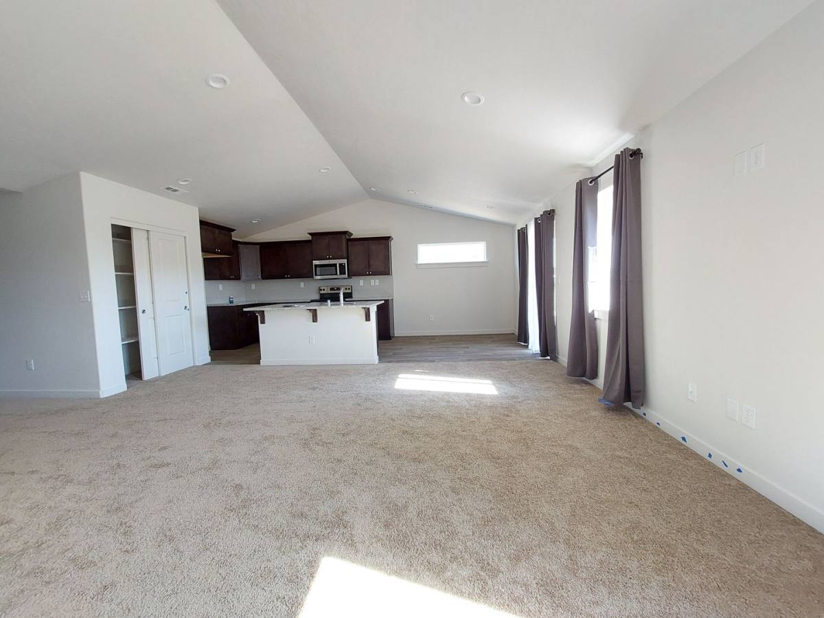House for rent at 1013 W Maple Dr, Moses Lake, WA 98837