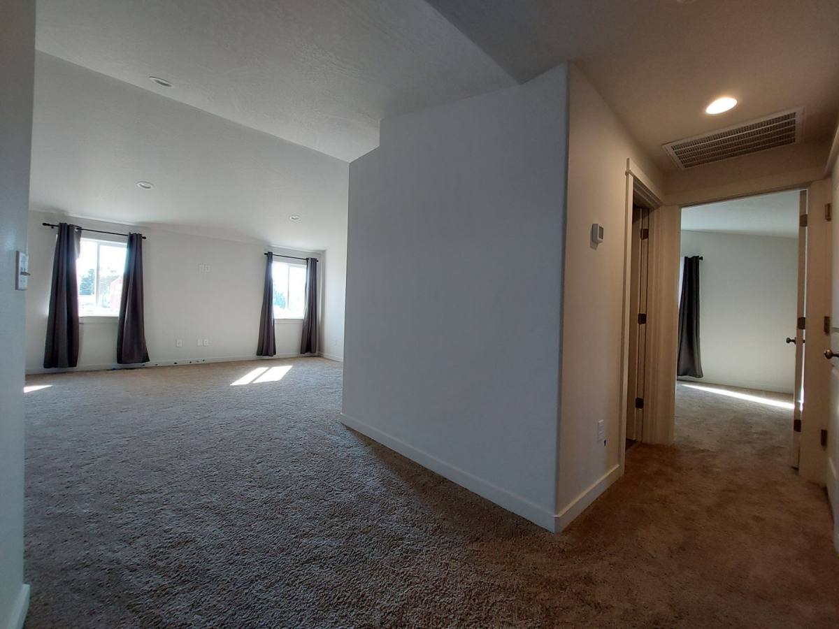 House for rent at 1013 W Maple Dr, Moses Lake, WA 98837