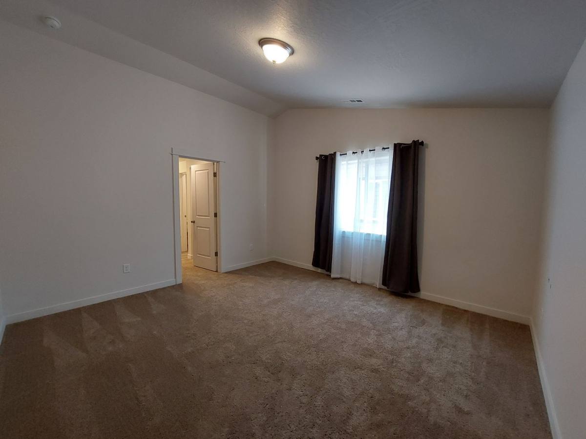 House for rent at 1013 W Maple Dr, Moses Lake, WA 98837