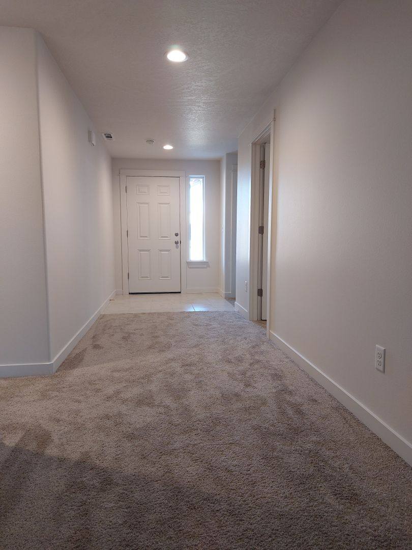 House for rent at 1013 W Maple Dr, Moses Lake, WA 98837