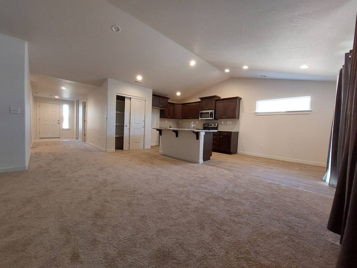 House for rent at 1013 W Maple Dr, Moses Lake, WA 98837
