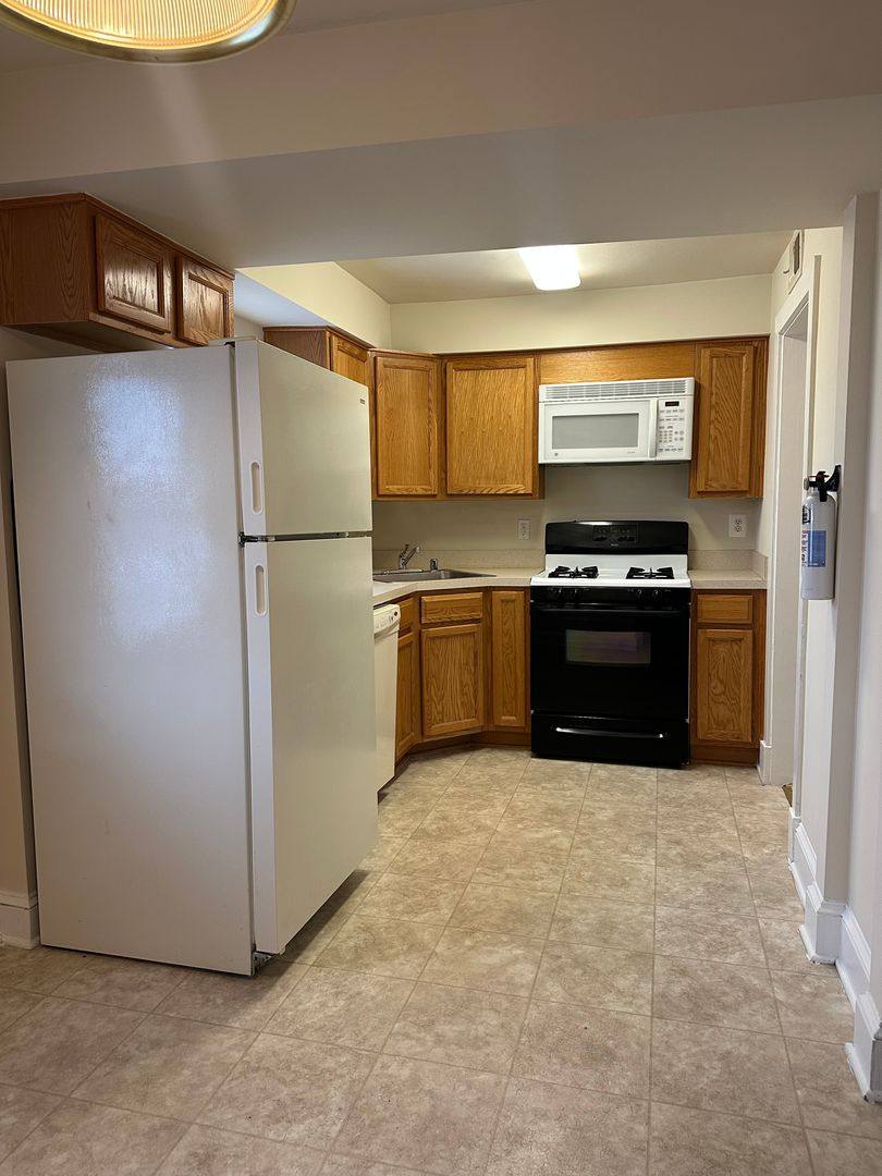 Apartment for rent at 17 Fusting Ave, Catonsville, MD 21228